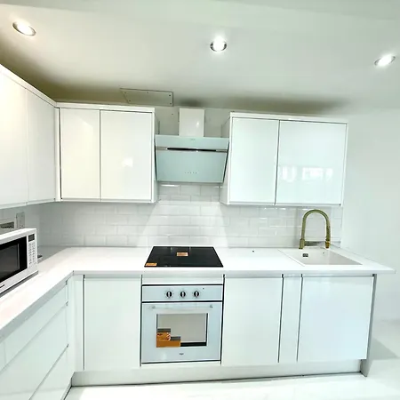Train Station Centre Style Flat Leeds (West Yorkshire)