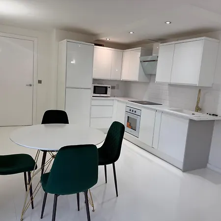 Apartment Train Station Centre Style Flat *