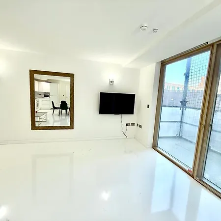Train Station Centre Style Flat * Leeds (West Yorkshire)