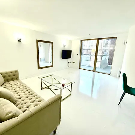 Train Station Centre Style Flat * Leeds (West Yorkshire)