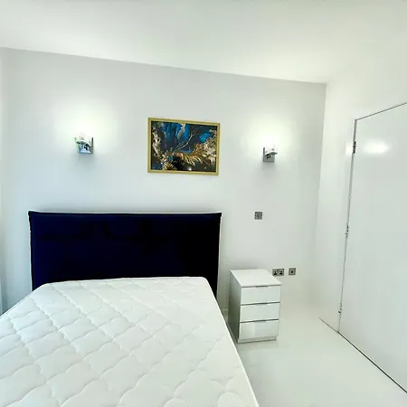 Apartment Train Station Centre Style Flat Leeds (West Yorkshire)