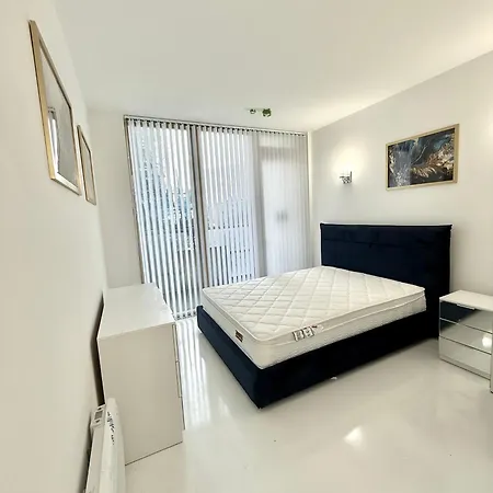 Apartment Train Station Centre Style Flat Leeds (West Yorkshire)