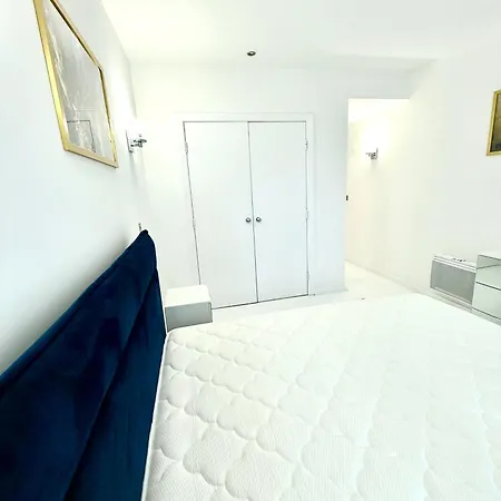 Train Station Centre Style Flat * Leeds (West Yorkshire)