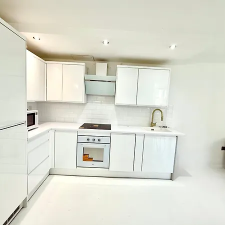 Train Station Centre Style Flat * Leeds (West Yorkshire)