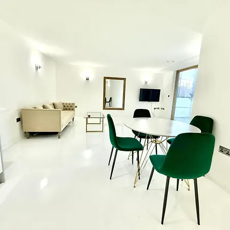 Train Station Centre Style Flat Apartment Leeds (West Yorkshire)