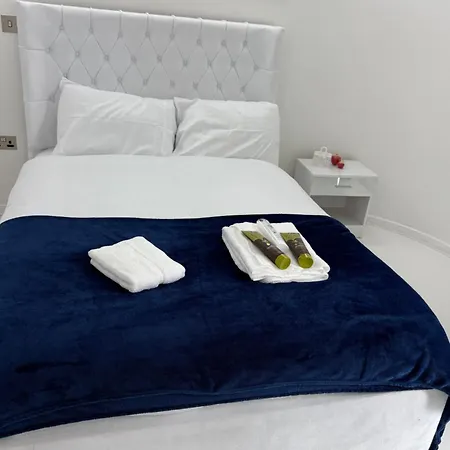 Apartment Train Station Centre Style Flat Leeds (West Yorkshire)